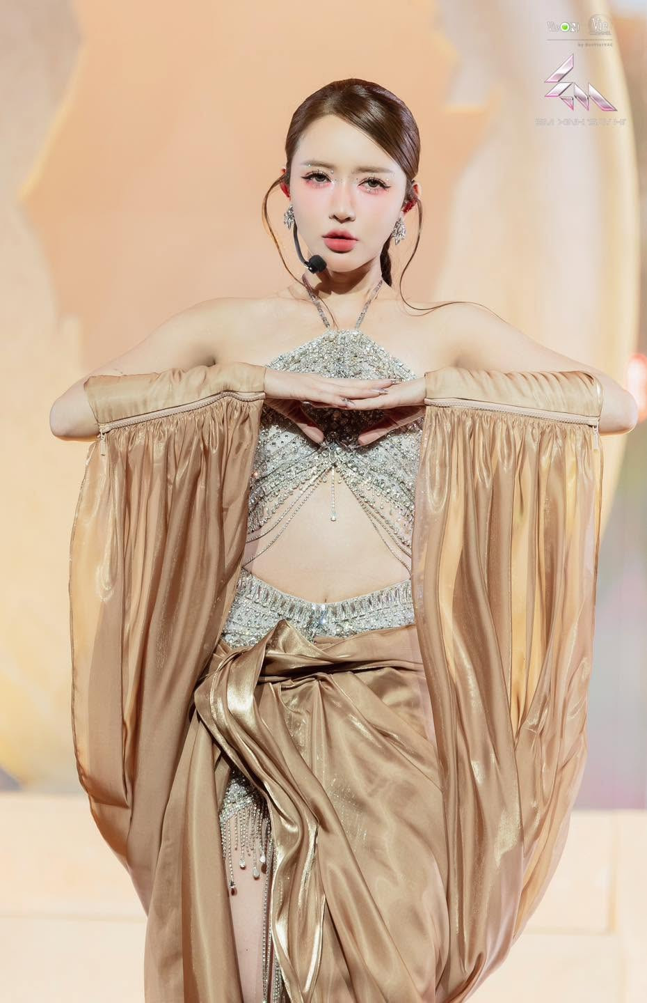 Bích Phương bất ngờ lên tiếng sau thời gian im hơi lặng tiếng , fan lại đặt câu hỏi về màn tái xuất插图1 Năm 2025, Bích Phương hâm nóng sự nghiệp ấn tượng khi tham gia Em Xinh Say Hi