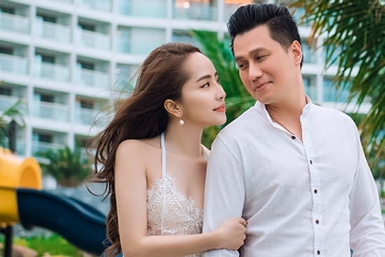 Sau 7 năm vướng tin đồn, Việt Anh và Quỳnh Nga lại khiến mạng xã hội dậy sóng vì câu trả lời lấp lửng về đám cưới