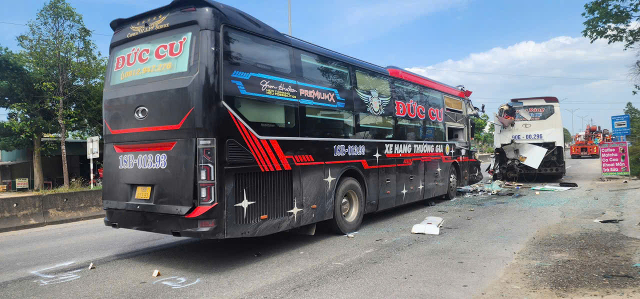 a xe khách.jpg
