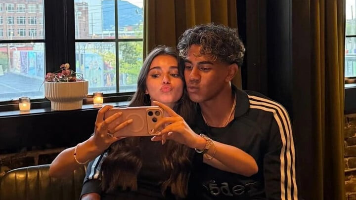 Theo chia sẻ của Inés, cô và Lamine Yamal quen nhau qua mạng xã hội chứ không phải trong một tình huống lãng mạn như nhiều tin đồn.