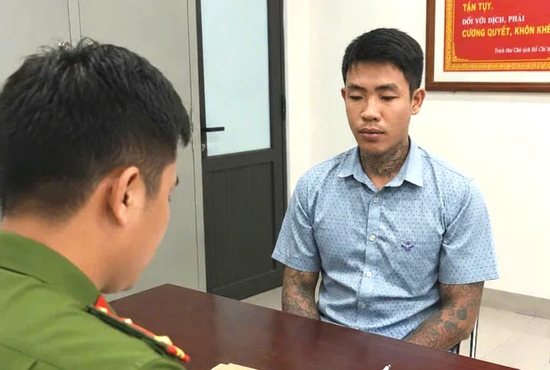 Tạm giữ kẻ côn đồ dùng tuýp sắt đánh người rồi hỏi 'mày biết bố mày là thằng nào?'