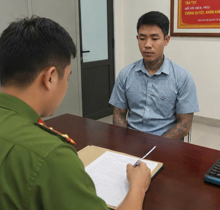 Nguyễn Sỹ Tuyên tại cơ quan công an. (Ảnh: Công an Quảng Ninh)