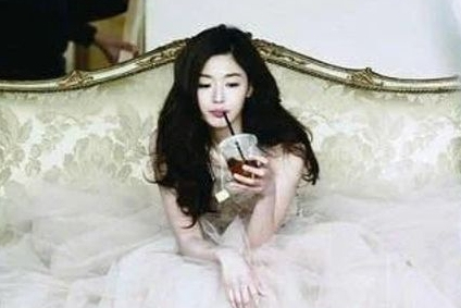 Bóc trần bộ ảnh cưới 'ngốn tiền' nhất nhì lịch sử showbiz của một nữ minh tinh: Phục trang lùng sục khắp Paris