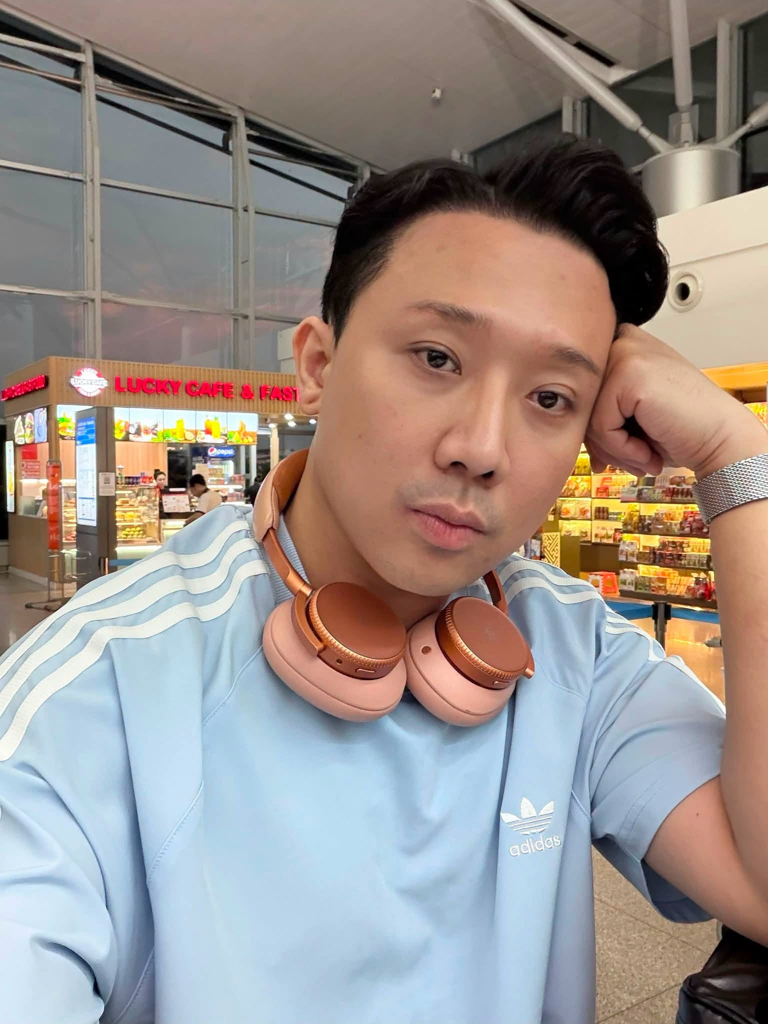 MC Trấn Thành gây chú ý với dòng trạng thái nhiều tâm trạng - Ảnh 1.