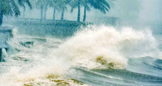 Biển Đông có thể đón bão cuối tuần này, miền Bắc sắp hứng đợt mưa lớn