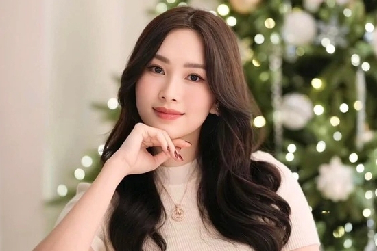 'Hoa hậu của các Hoa hậu': Tuổi 35 làm mẹ 3 con, cuộc sống  giàu sang viên mãn bên chồng doanh nhân