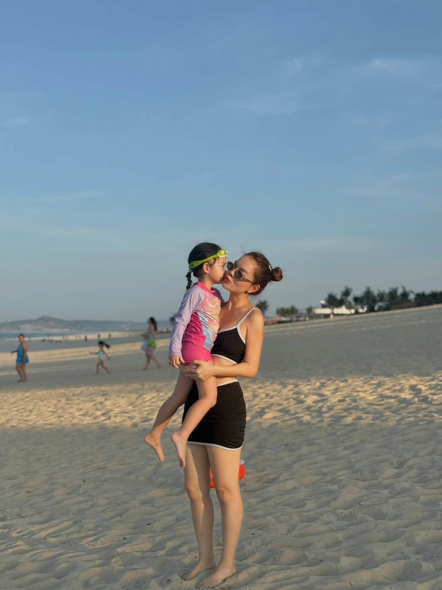 Phạm Quỳnh Anh tận hưởng hạnh phúc bình yên bên các con ở tuổi 42插图 752484583-1554289506065609-4249428659269249217-n-1784702016.jpg