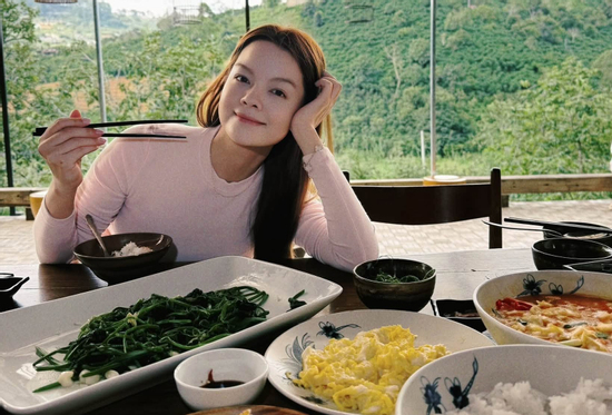 Phạm Quỳnh Anh tận hưởng hạnh phúc bình yên bên các con ở tuổi 42
