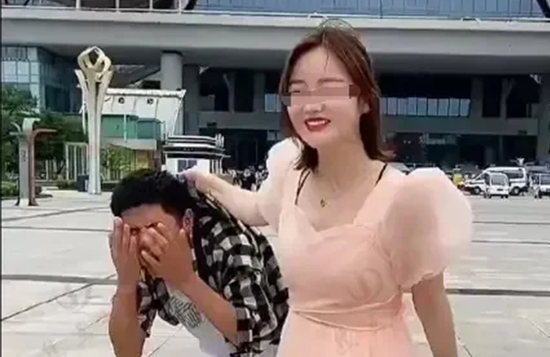 Đi xem mắt, chàng trai vừa thấy cô gái đã vội 'quay xe', biết danh tính đối phương ai cũng bất ngờ