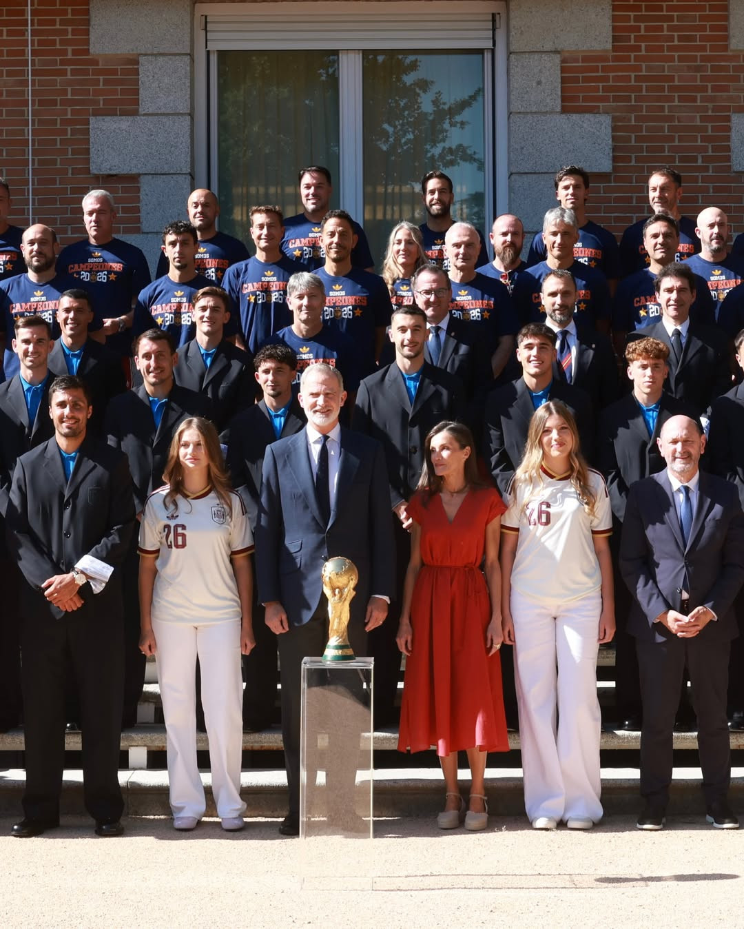 Đội tuyển Tây Ban Nha đã có buổi diện kiến Vua Felipe VI và Hoàng hậu Letizia - Ảnh 1.