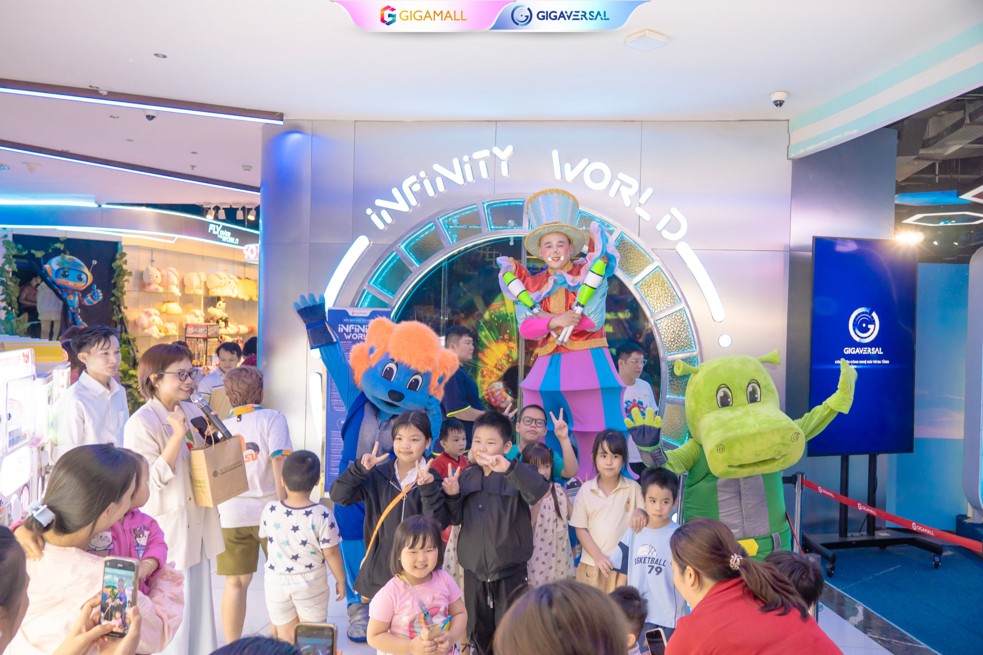 KHU VỰC LIGHT INFINITY WORLD.jpg