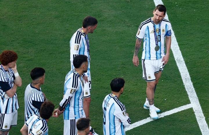 Toà án Argentina chính thức truy tố Chủ tịch LĐBĐ Argentina cùng Thủ quỹ khi vòng bảng World Cup 2026 đang diễn ra. (Ảnh: Reuters)
