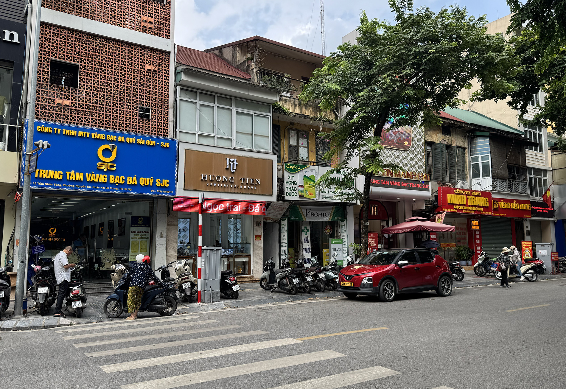 Giá vàng hôm nay 24/7/2026 giảm cả triệu đồng, SJC tuột khỏi mốc 140 triệu/lượng插图 pho vang tnt.jpg
