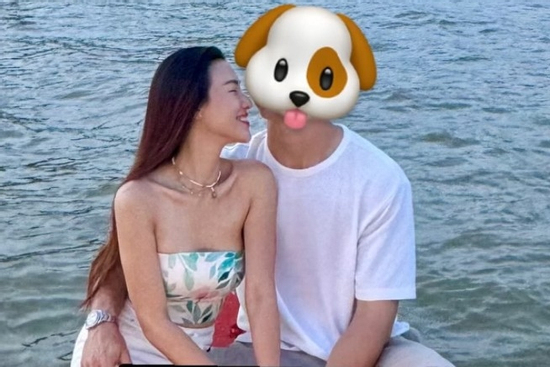 Hoàng Oanh đăng ảnh ngọt ngào bên bạn trai bí ẩn, một chi tiết khiến dân mạng đổ dồn chú ý