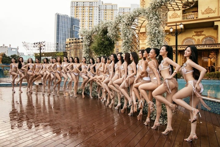 Top 30 thí sinh Miss Grand Vietnam 2026 trong phần thi áo tắm.