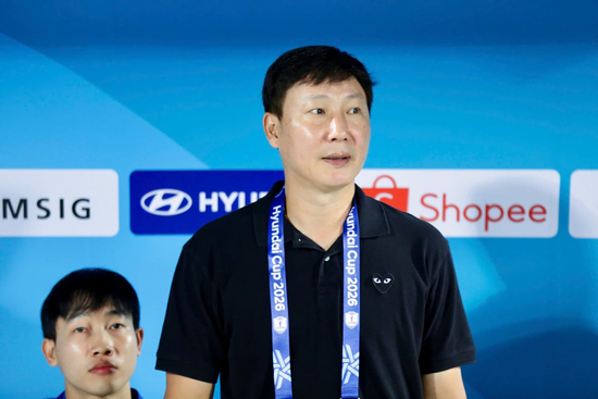 HLV Kim Sang-sik: 'Cầu thủ Việt Nam tự tin hơn nhờ thắng đậm'