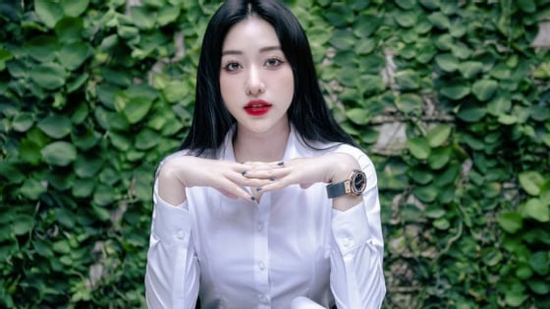 Á hậu Bùi Thị Mỹ Duyên có gì trong tay ở tuổi 25?