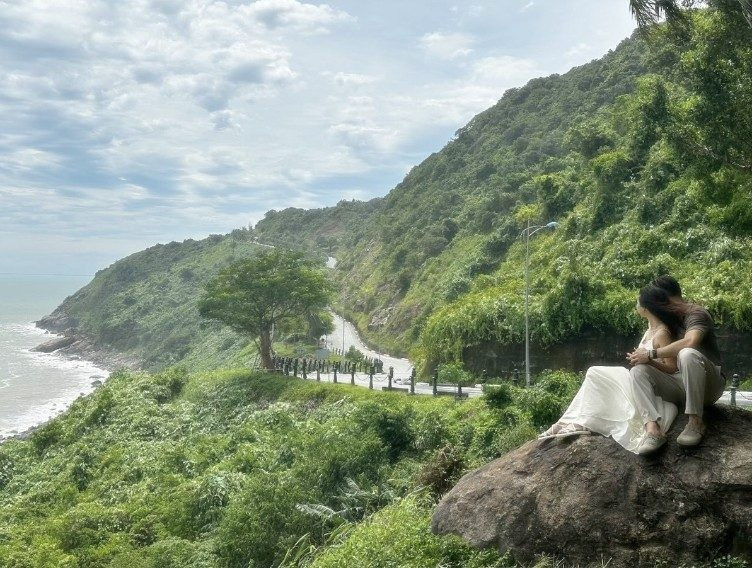 thu-mon-le-giang-patrik-va-mc-hoang-oanh-lo-hinh-anh-hen-ho-1-1784884611.jpg
