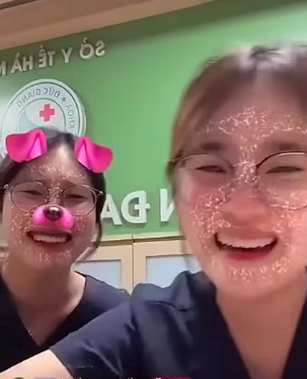 Trường sẽ họp kỷ luật 2 sinh viên chửi tục, dọa 'tiêm thuốc độc' người bình luận插图 Ảnh chụp Màn hình 2026 07 26 lúc 22.19.30.png