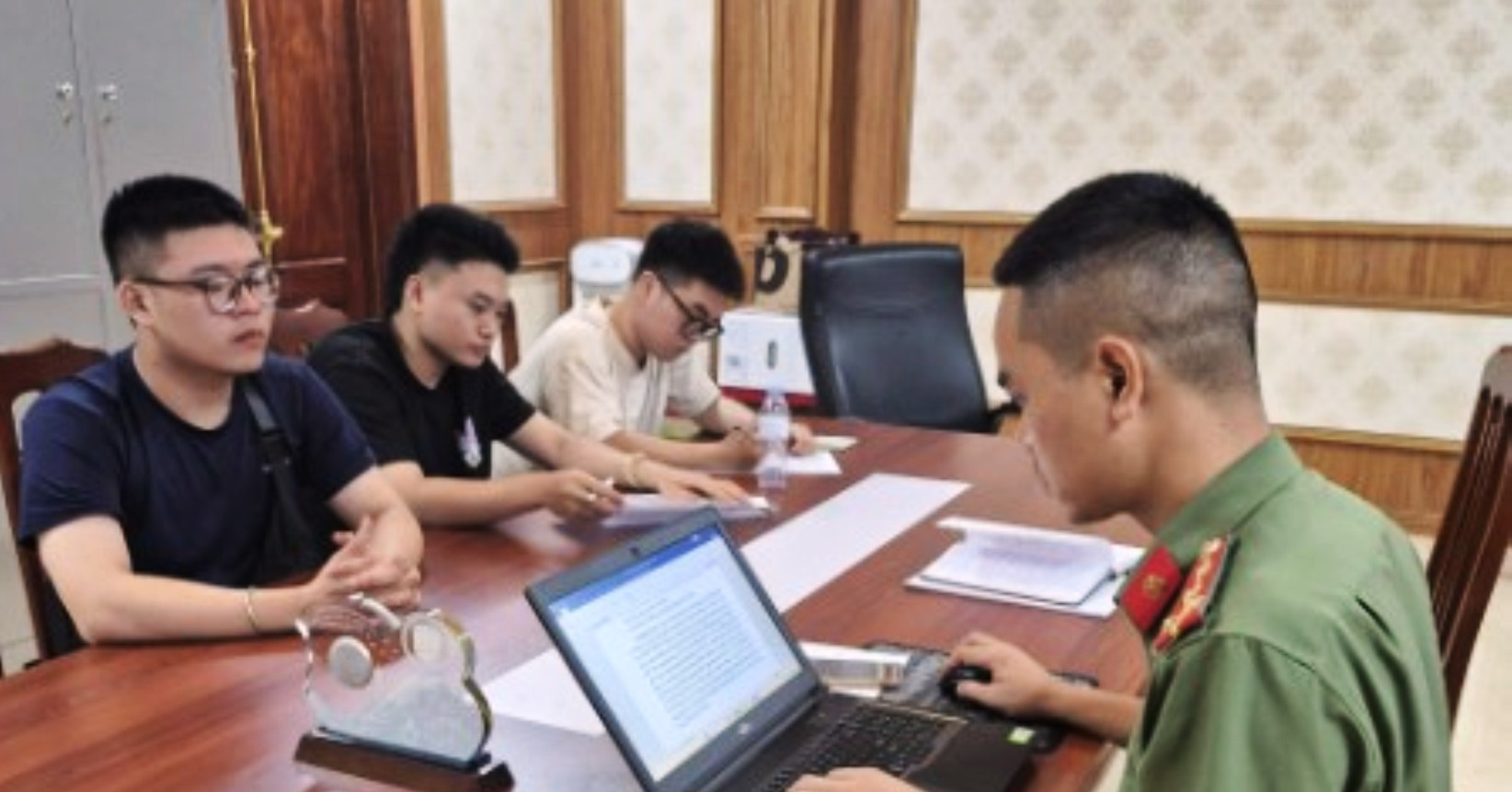 Vụ dòi bò lúc nhúc trong đĩa thịt gà: Nhà hàng Ni Ya bị tạm dừng hoạt động插图1 Vụ dòi bò lúc nhúc trong đĩa thịt gà: Nhà hàng Ni Ya bị tạm dừng hoạt động插图1