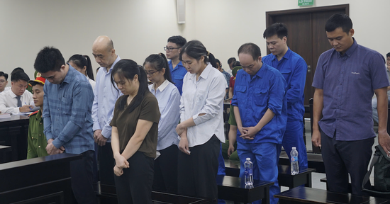 Cựu chủ công ty dược khai chuyện hối lộ hải quan, được ‘mật báo’ để tiêu hủy chứng cứ