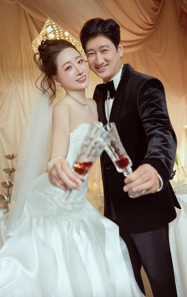 Điểm trùng hợp thú vị của 2 nam NSƯT điển trai nhất nhì phim giờ vàng VTV插图1 NSƯT Ngọc Quỳnh tìm được hạnh phúc bên diễn viên Thùy Anh.