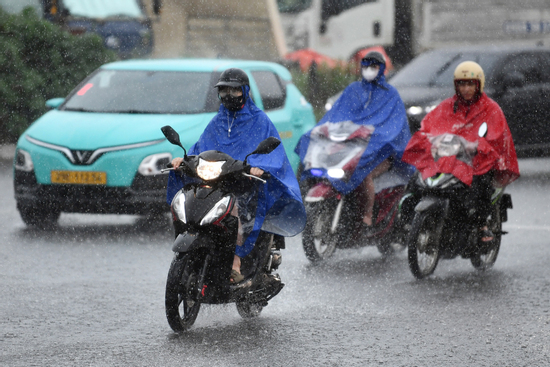 Dự báo thời tiết 28/7: Miền Bắc vào cao điểm mưa lớn, Nam Bộ mưa kéo dài