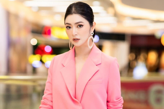 'Ngọc nữ phim giờ vàng' khoe vóc dáng nuột nà bên chồng sau khi sinh con đầu lòng, cuộc sống viên mãn ở tuổi 40