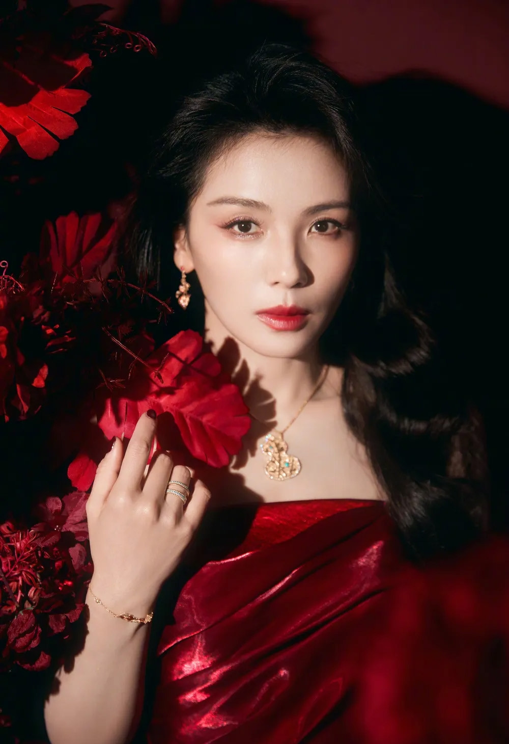 top 10 my nhan duoc yeu thich nhat dien anh hoa ngu gay nhieu tranh cai hinh anh 9