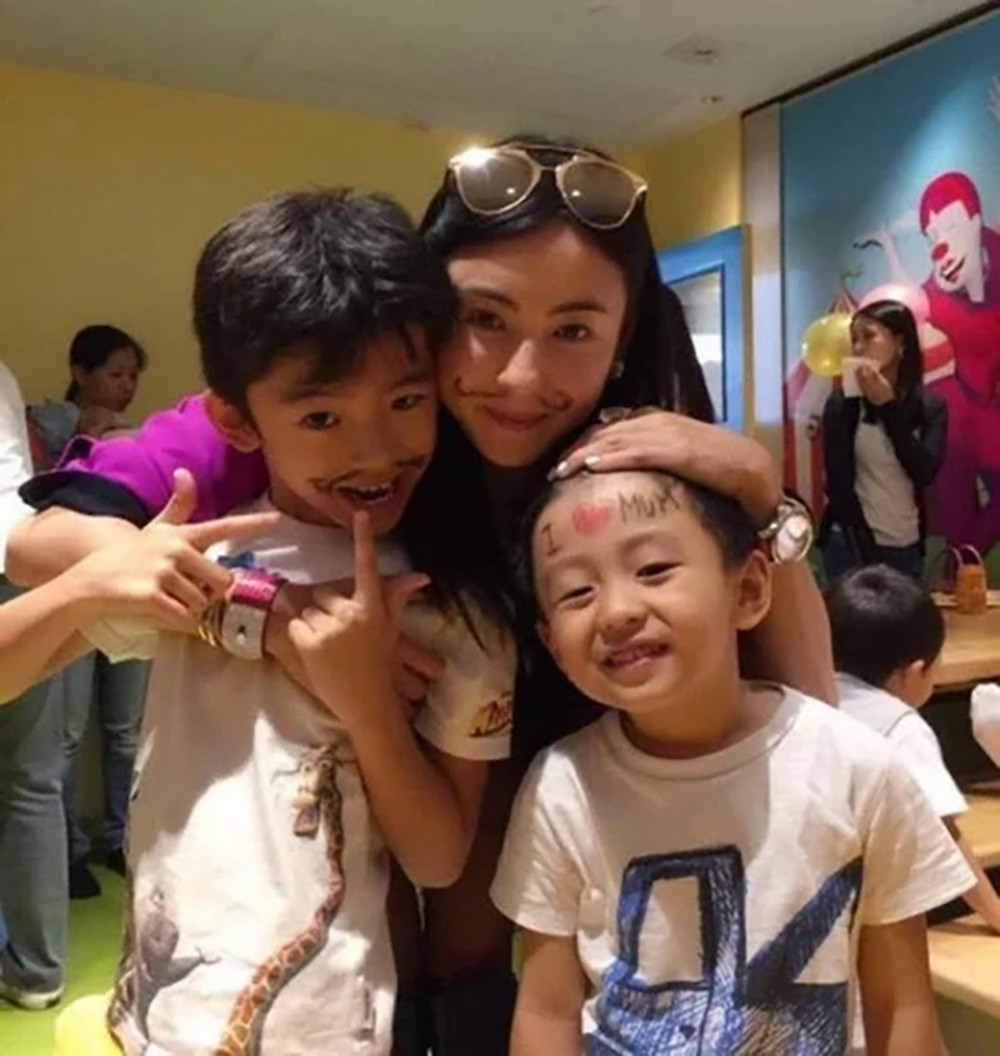 truong ba chi tu ngoc nu dien anh hoa ngu den ban linh nguoi me don than hinh anh 3