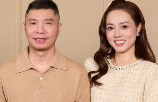 Vợ NSND Công Lý suy sụp, bật khóc trên mạng xã hội