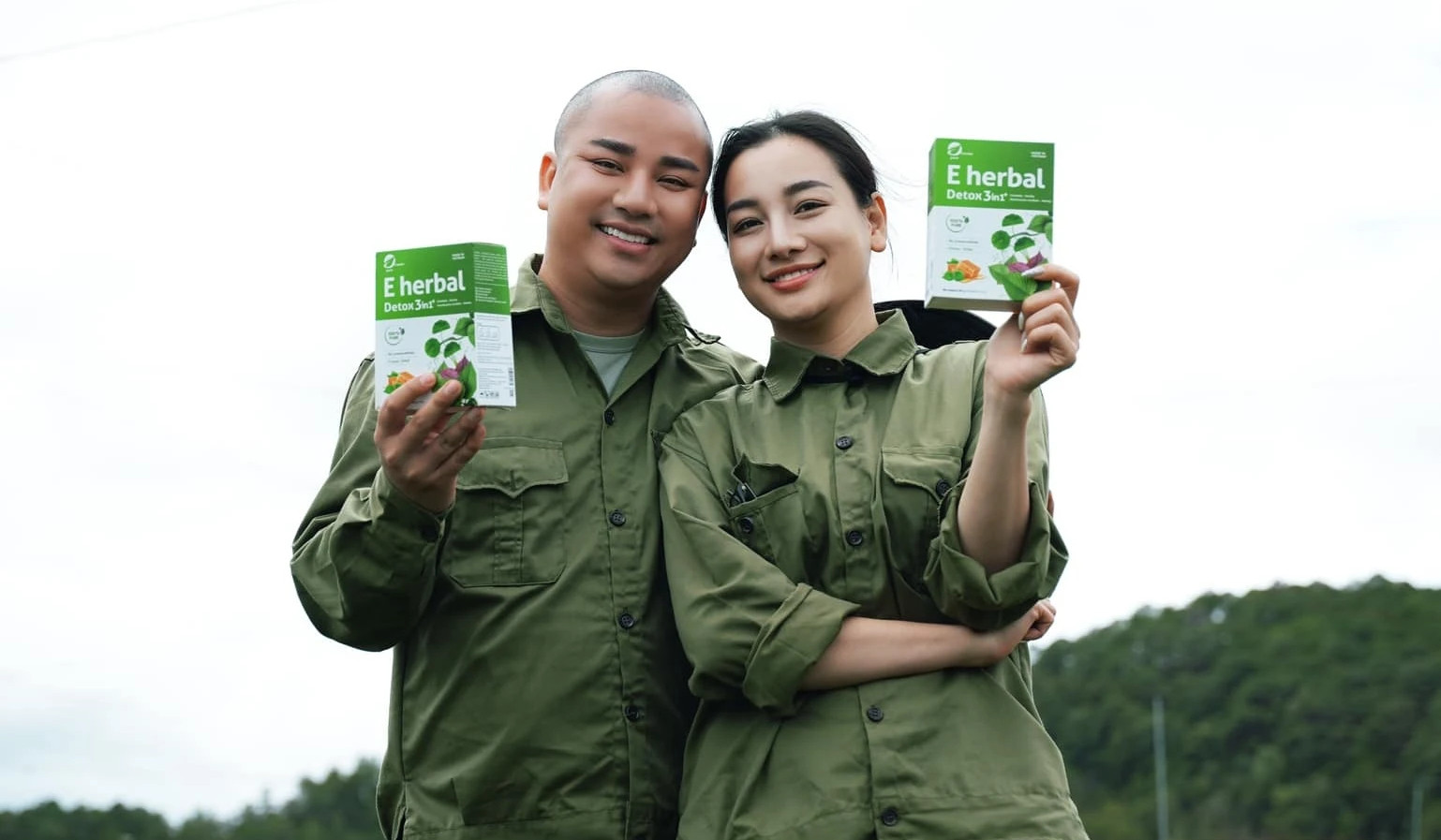 Vợ chồng Hữu Công quảng bá bột rau detox rầm rộ cỡ nào trước khi bị tiêu hủy gần 76.000 sản phẩm, xử phạt? - áº¢nh 1.