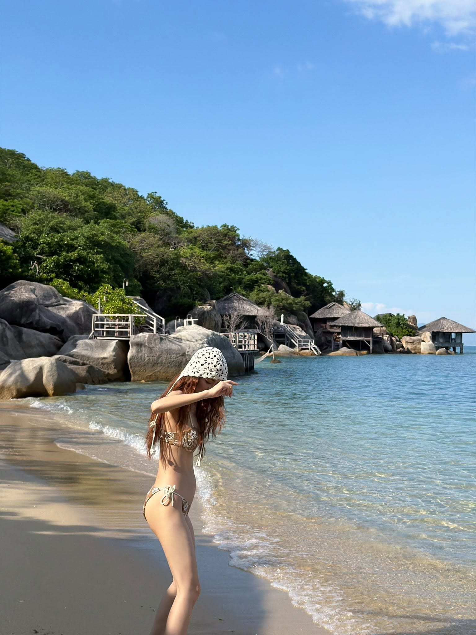 Có thể là hình ảnh về bãi biển và đại dương