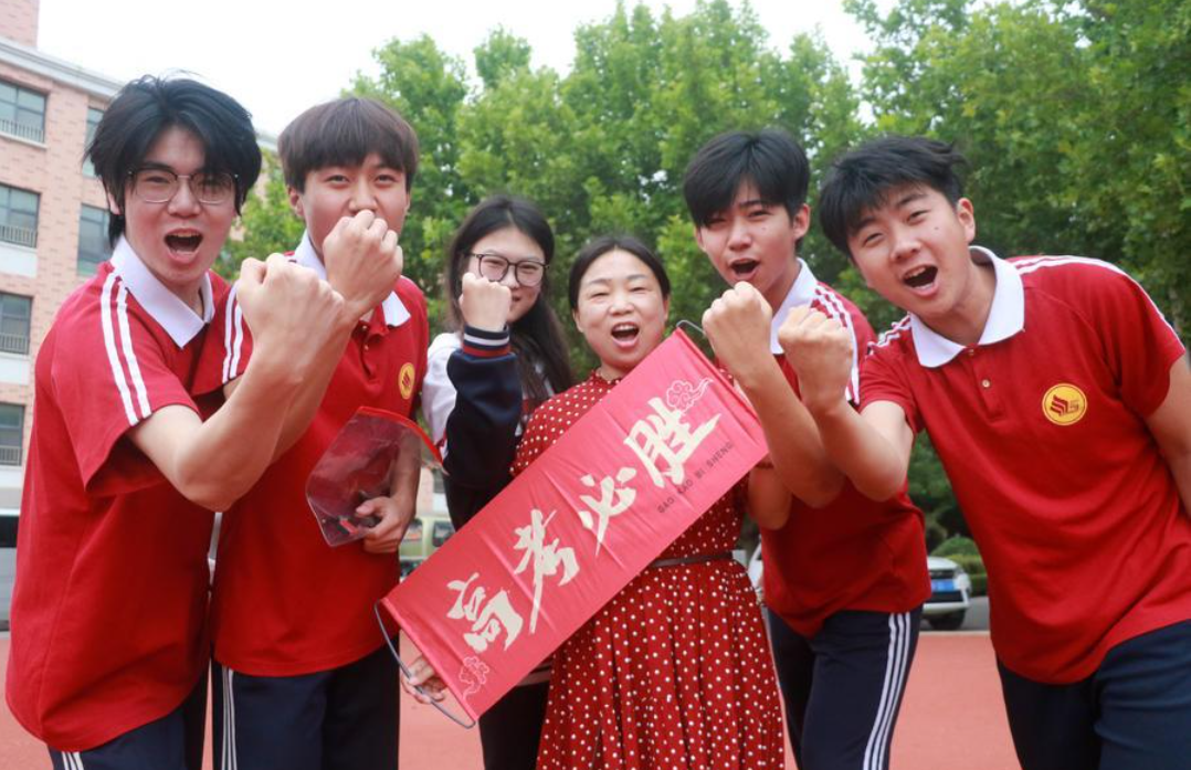 Giữa hơn 7,2 triệu thí sinh, nam sinh vẫn trở thành người duy nhất đạt điểm tuyệt đối môn Toán Gaokao - Ảnh 2.