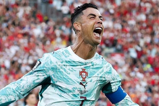 Vỡ oà cảm xúc: Ronaldo đi vào lịch sử, lần đầu tiên ghi bàn ở vòng knock-out World Cup