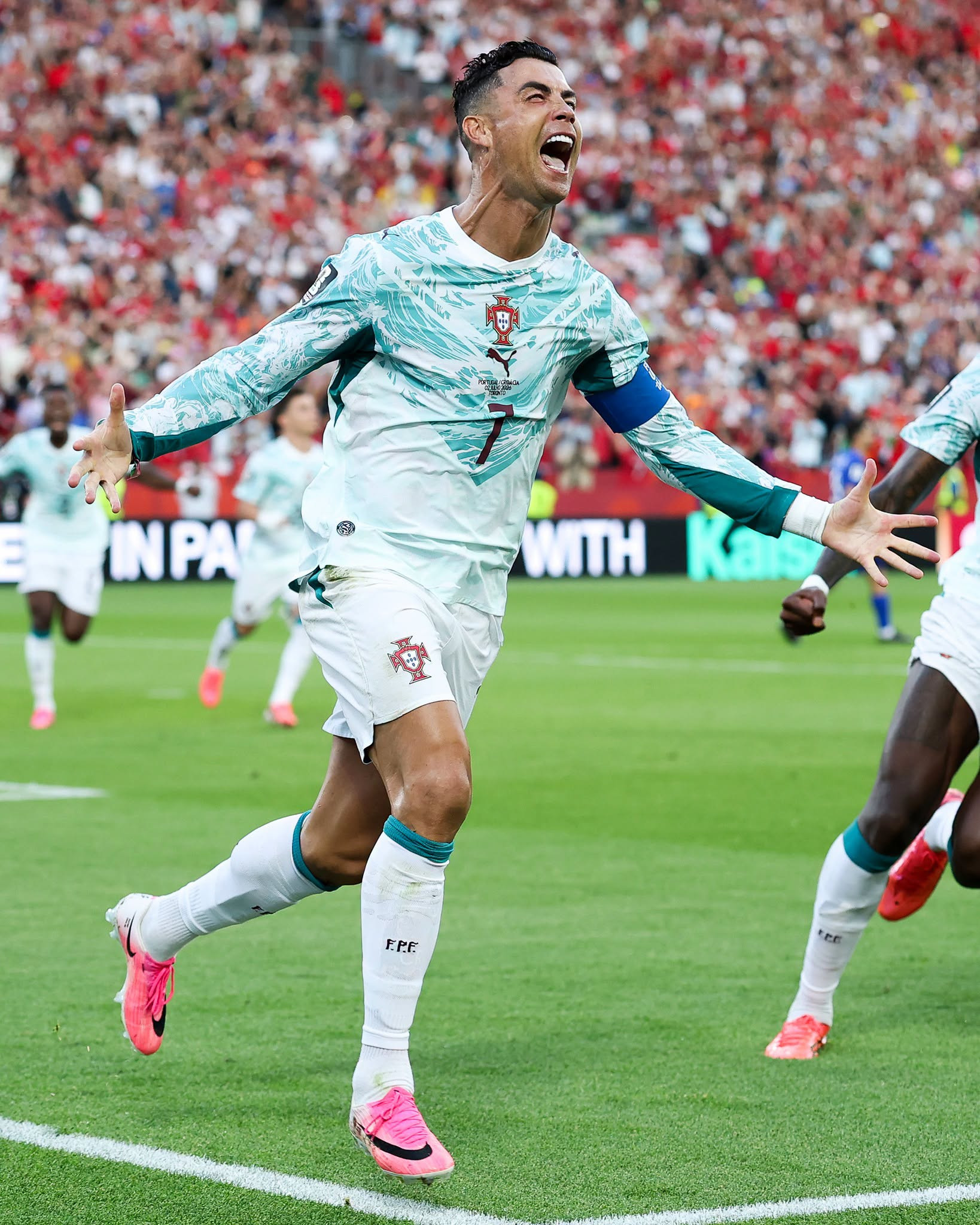 Vỡ oà cảm xúc: Ronaldo đi vào lịch sử, lần đầu tiên ghi bàn ở vòng knock-out World Cup插图3 73641347322805396660196402276193016867230637n