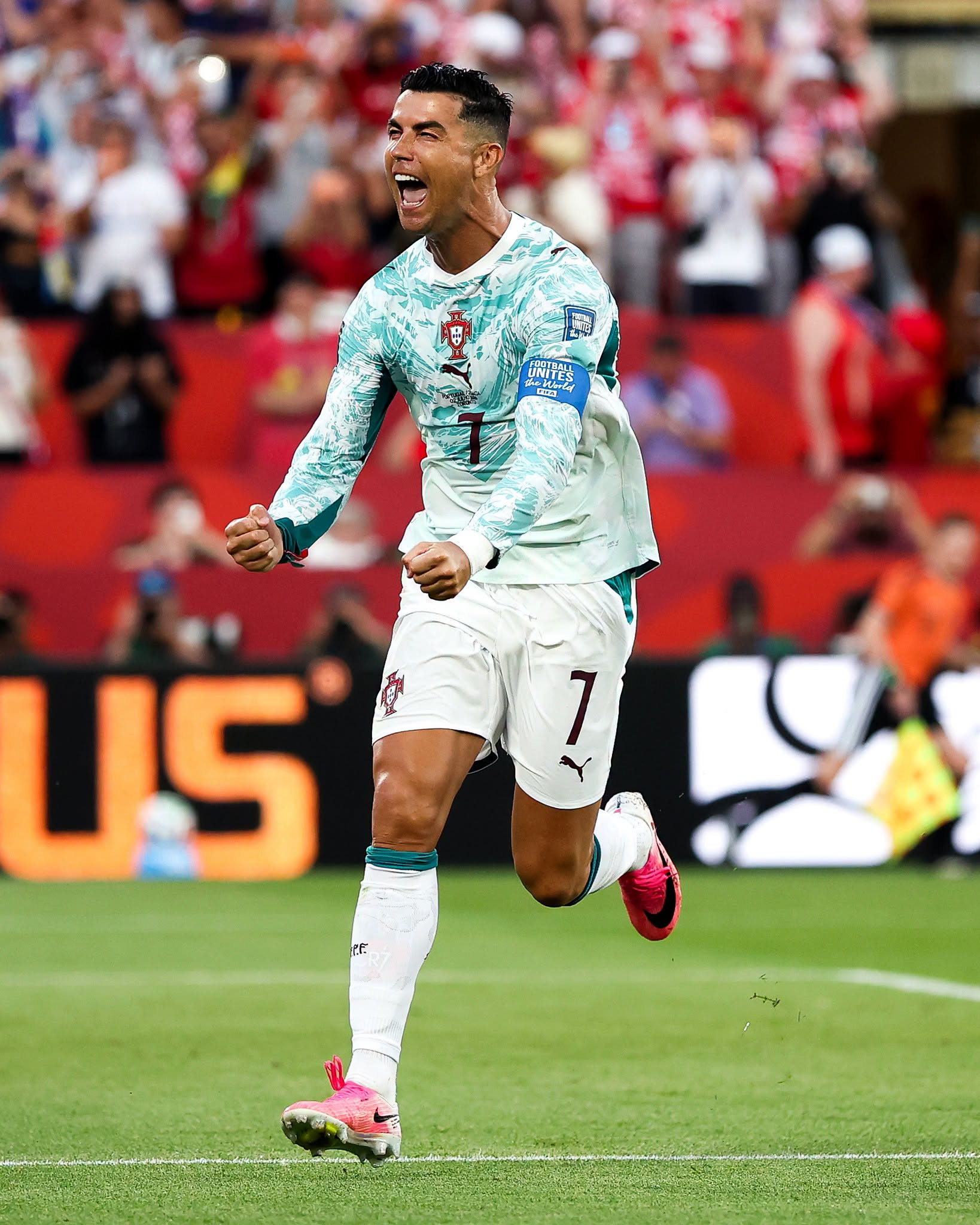 Vỡ oà cảm xúc: Ronaldo đi vào lịch sử, lần đầu tiên ghi bàn ở vòng knock-out World Cup插图1 73836802125121245259158653119850730730471545n
