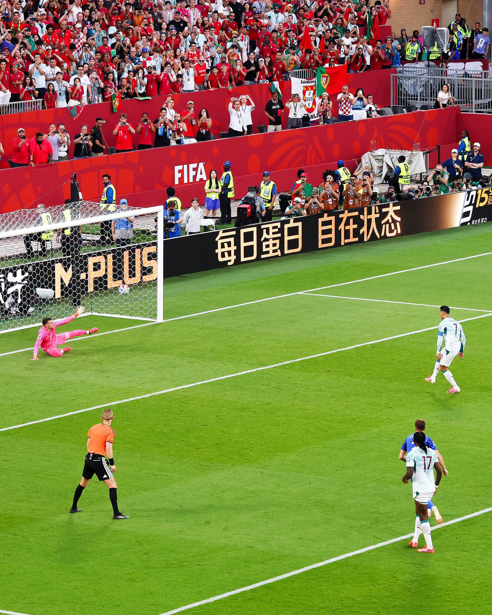 Vỡ oà cảm xúc: Ronaldo đi vào lịch sử, lần đầu tiên ghi bàn ở vòng knock-out World Cup插图 73839602610044593325570578541504710531172207n