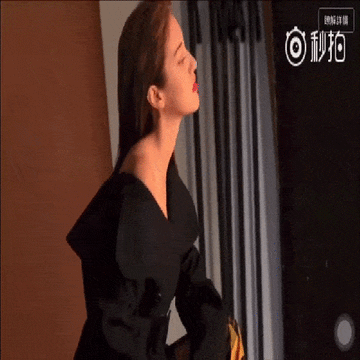 Xuất thân 'ngậm thìa vàng', Hoa hậu Hong Kong vẫn phải ăn mì cầm hơi vì bị bố cắt chu cấp