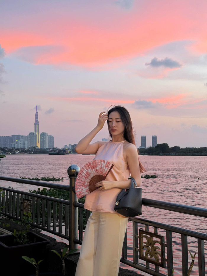 Lương Thùy Linh tự tin để mặt mộc khi đăng tải ảnh đời thường lên mạng xã hội