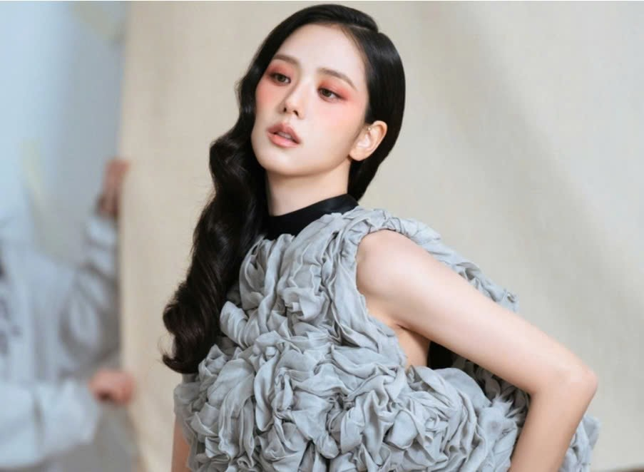 Vì sao diễn xuất của Jisoo vẫn liên tục gây tranh cãi dù phim đạt thành tích cao?插图1 Vì sao diễn xuất của Jisoo vẫn liên tục gây tranh cãi dù phim đạt thành tích cao?插图1