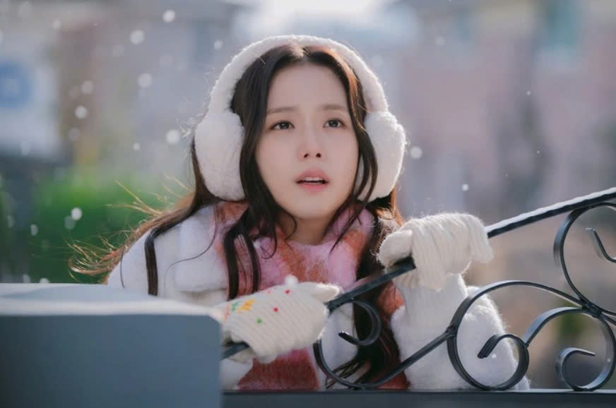 Vì sao diễn xuất của Jisoo vẫn liên tục gây tranh cãi dù phim đạt thành tích cao?插图