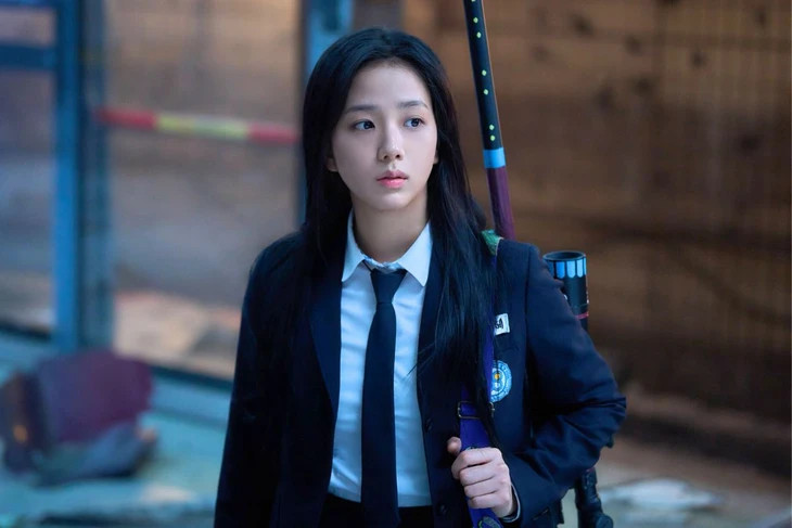 Vì sao diễn xuất của Jisoo vẫn liên tục gây tranh cãi dù phim đạt thành tích cao?插图3 Khán giả 'năn nỉ' Jisoo BlackPink dừng đóng phim vì bất tài - Ảnh 4.