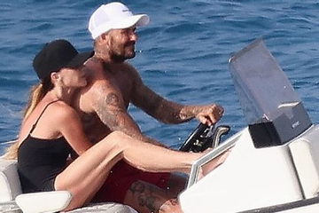 David Beckham và Victoria khiến dân tình nóng mặt với khoảnh khắc thân mật trên du thuyền