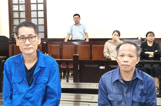 Trả hồ sơ vụ đạo diễn Lê Minh tạt sơn vào nhà con nợ