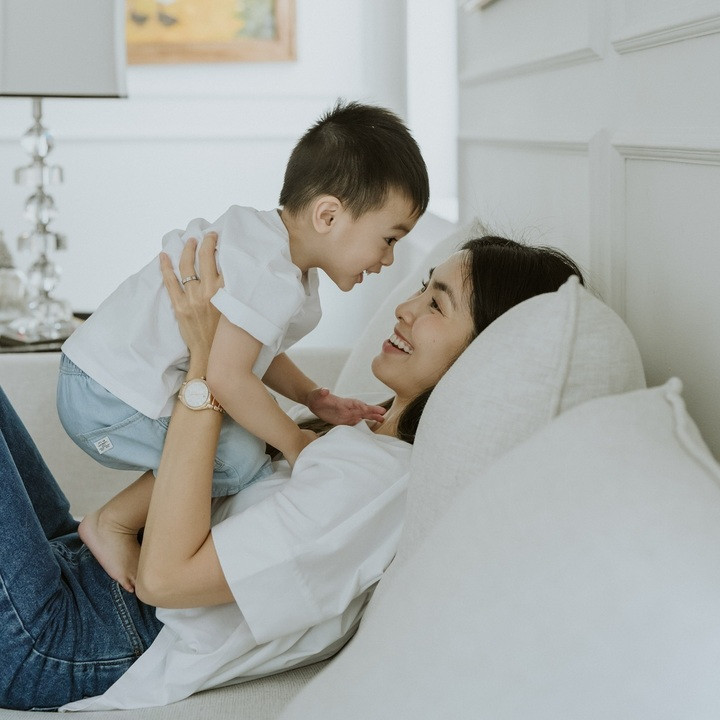 Tăng Thanh Hà cũng nổi tiếng là một mẹ đảm. Cô thường vào bếp chuẩn bị các món ăn cho gia đình và chăm sóc chu đáo 3 người con đang ở tuổi ăn, tuổi lớn.