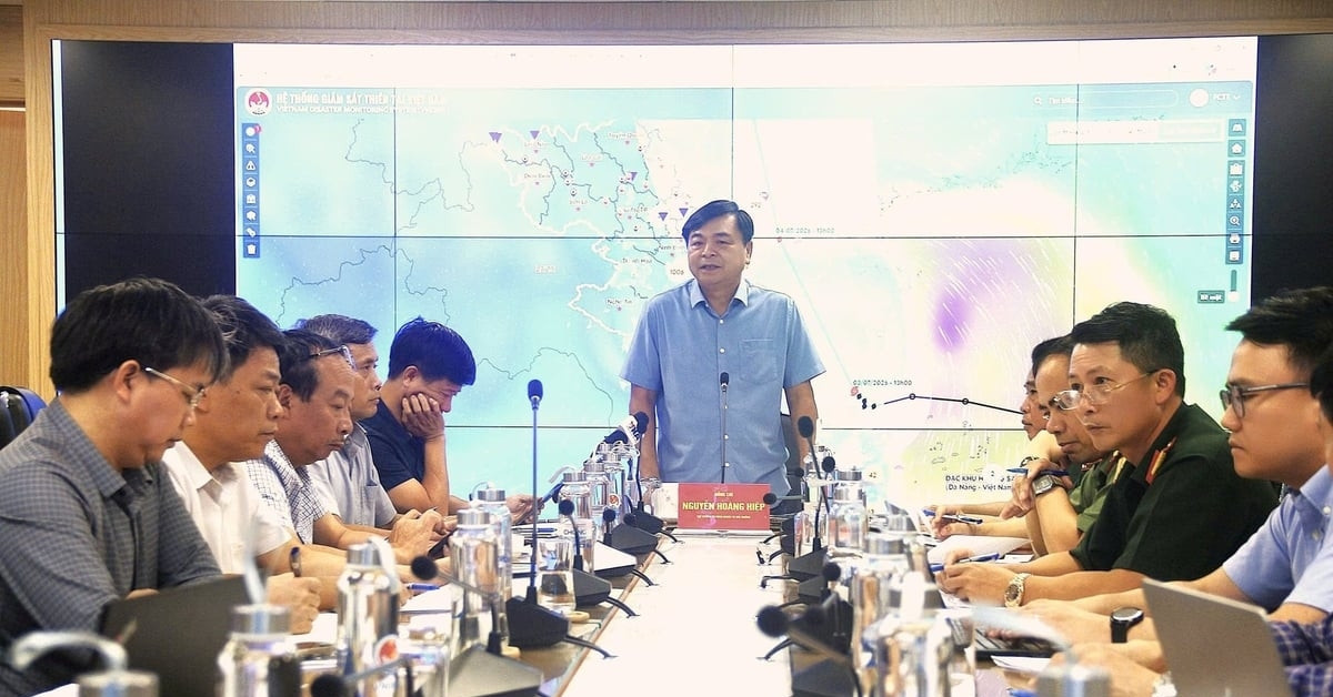Hình ảnh bão số 1 Maysak đổ bộ Móng Cái, gió rít liên hồi, mưa trắng trời插图3 Hình ảnh bão số 1 Maysak đổ bộ Móng Cái, gió rít liên hồi, mưa trắng trời插图3