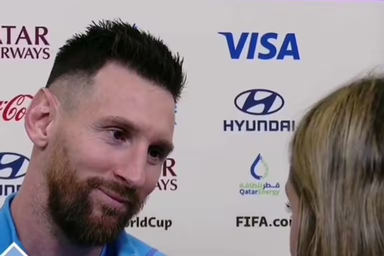 Không sợ vợ ghen, Messi đường hoàng nói chuyện với 'người tình tin đồn'