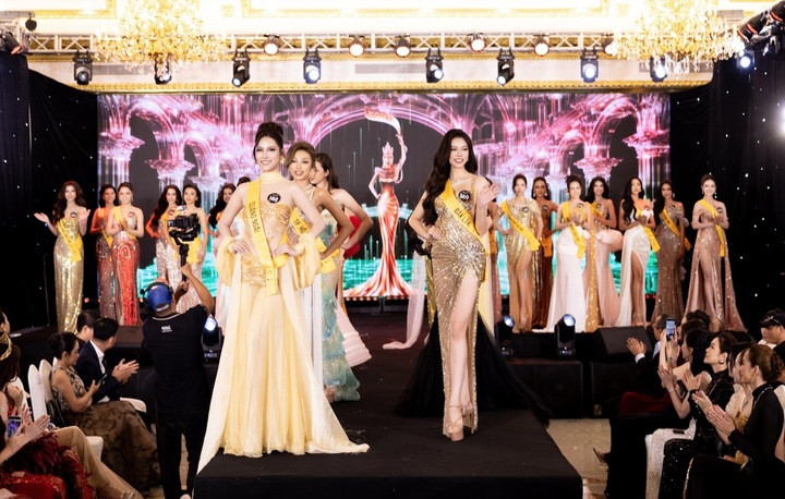 Cuộc thi còn lại 30 thí sinh sau khi Pháo bỏ thi.