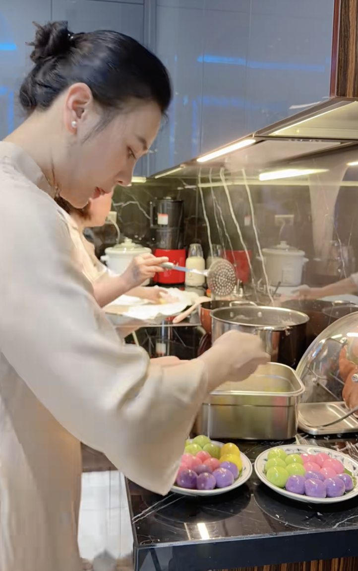 Phương Oanh một mình chăm cặp song sinh vẫn tự tay nấu ăn: Nhìn mâm cơm thấy độ tỉ mỉ插图7 anh man hinh 2026 07 03 luc 202320